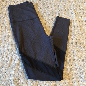 Beyond Yoga high waisted leggings. Mesh details. Large. Excellent Condition.